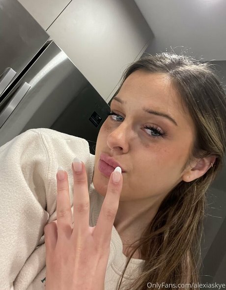 busty onlyfans nude photos