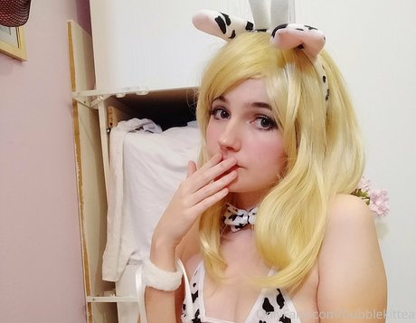 Bubblekittea nude model picture