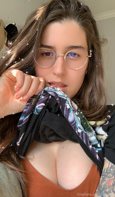 allieoops art model image