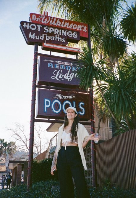 allieoops model naked picture