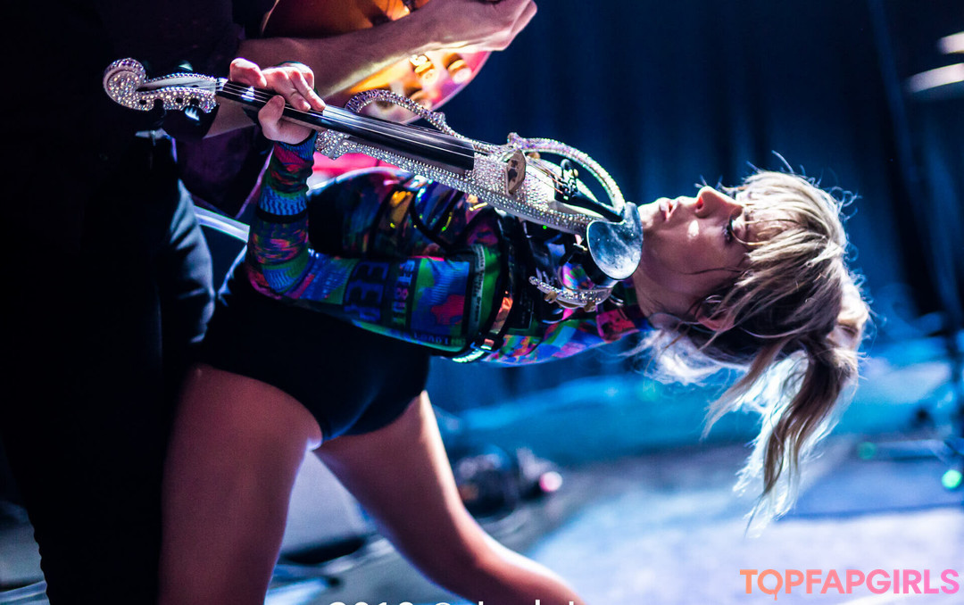 Lindsey Stirling model naked archive