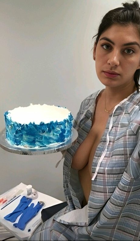 Ariana Basseri star sexy photo