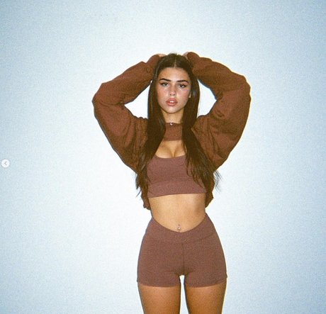 Leah Halton star pic