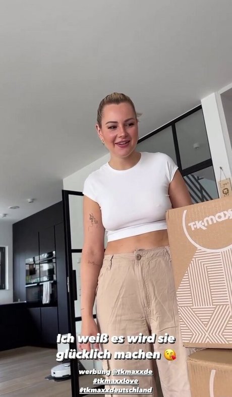 massive tits onlyfans top pic