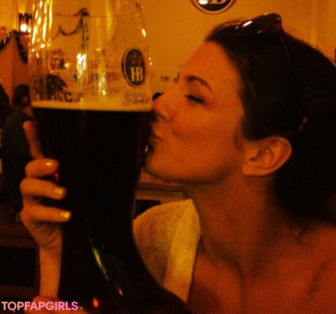 Gina Carano model hot img