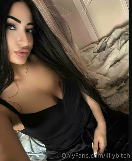 lillybitch model naked images