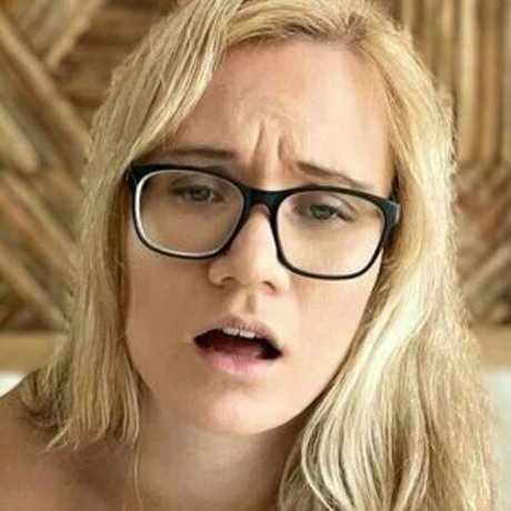 littlesweetpoison star naked photos