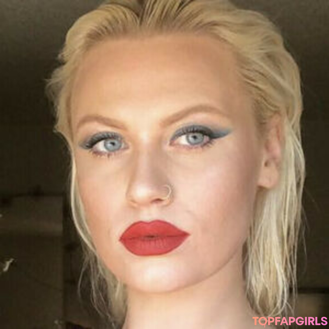 BabyyLiv model pornographic picture
