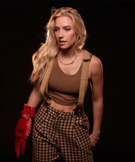 Courtney Miller naked star archive