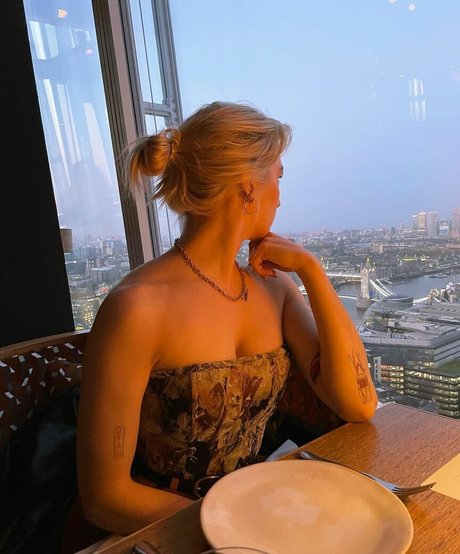 redhead threesome onlyfans sexy nude photo