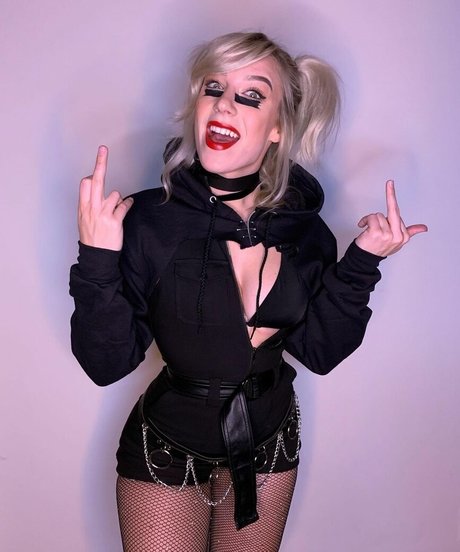 Courtney Miller pornstar top photo