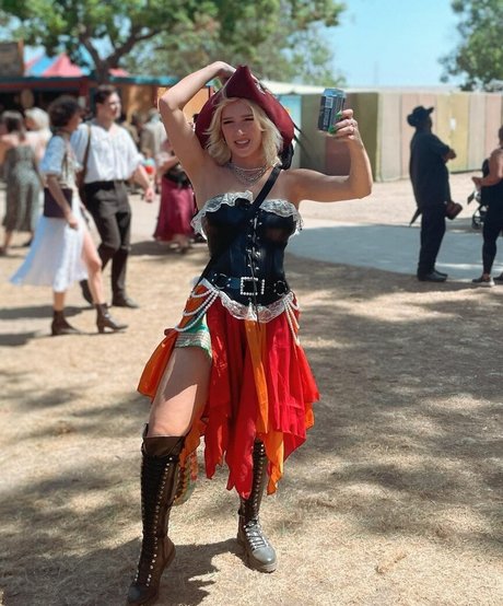 Courtney Miller hd star images