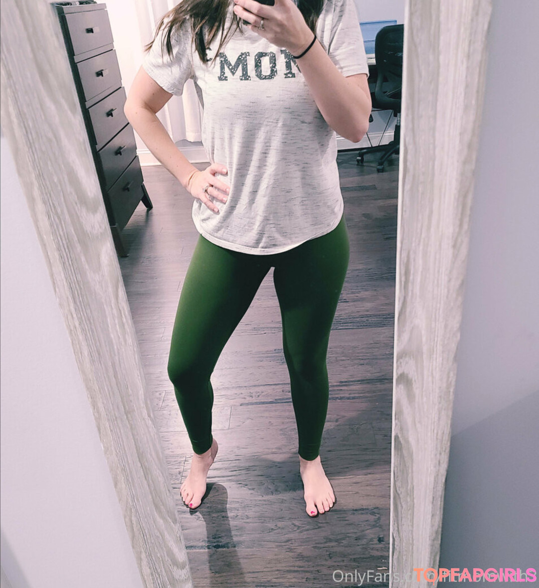 fitmomwith3 erotic model img