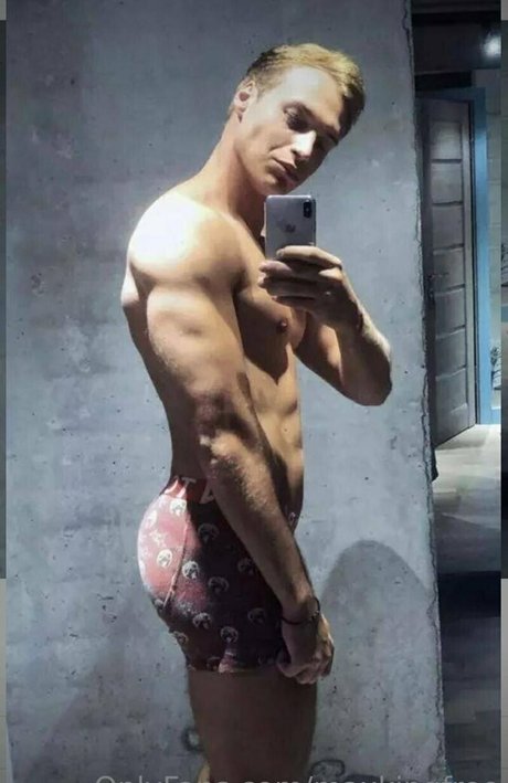 maxkingfree model naked pics