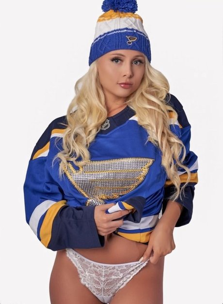 tiny onlyfans top img