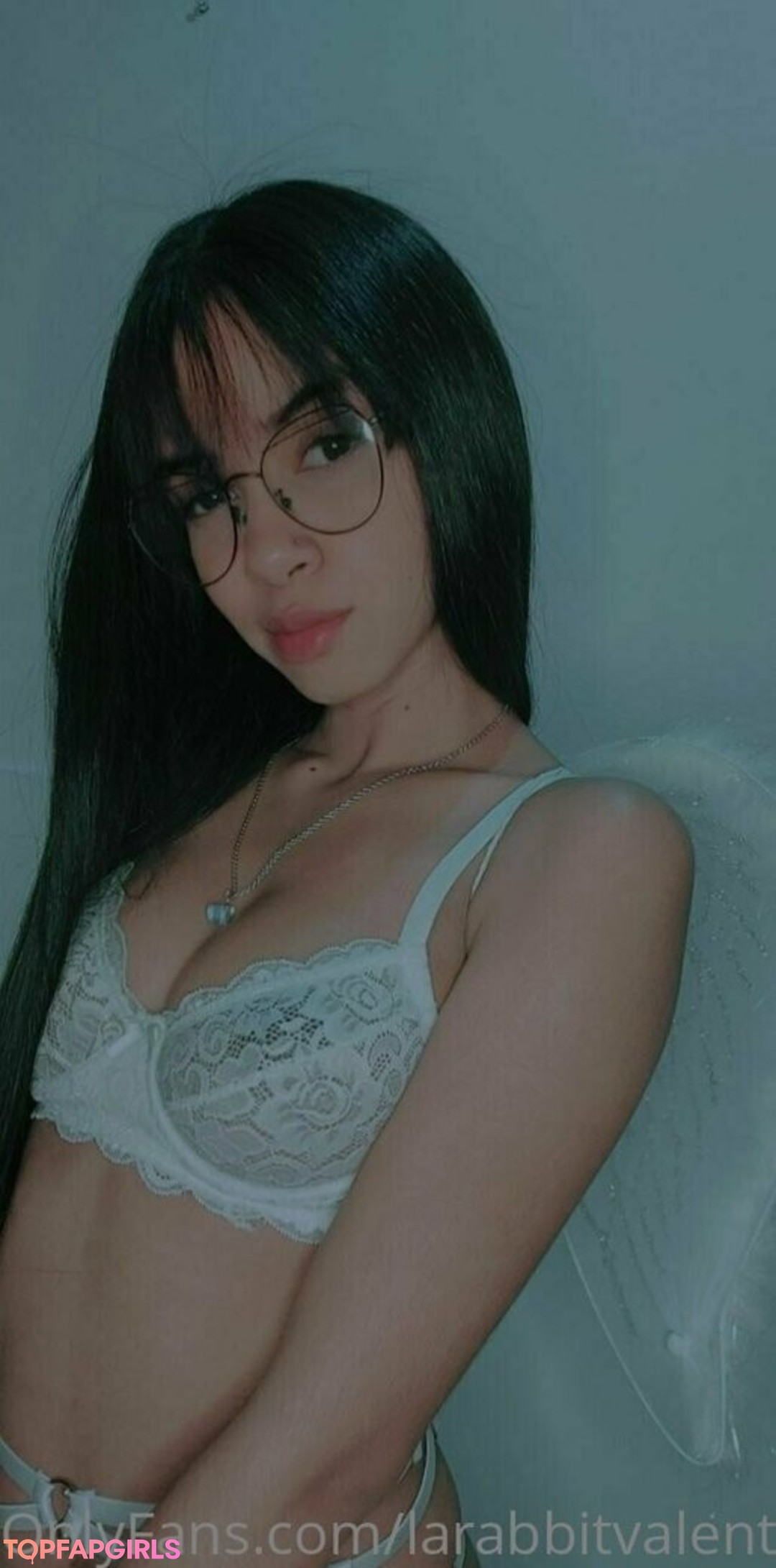 larabbitvalentinaof model erotic image