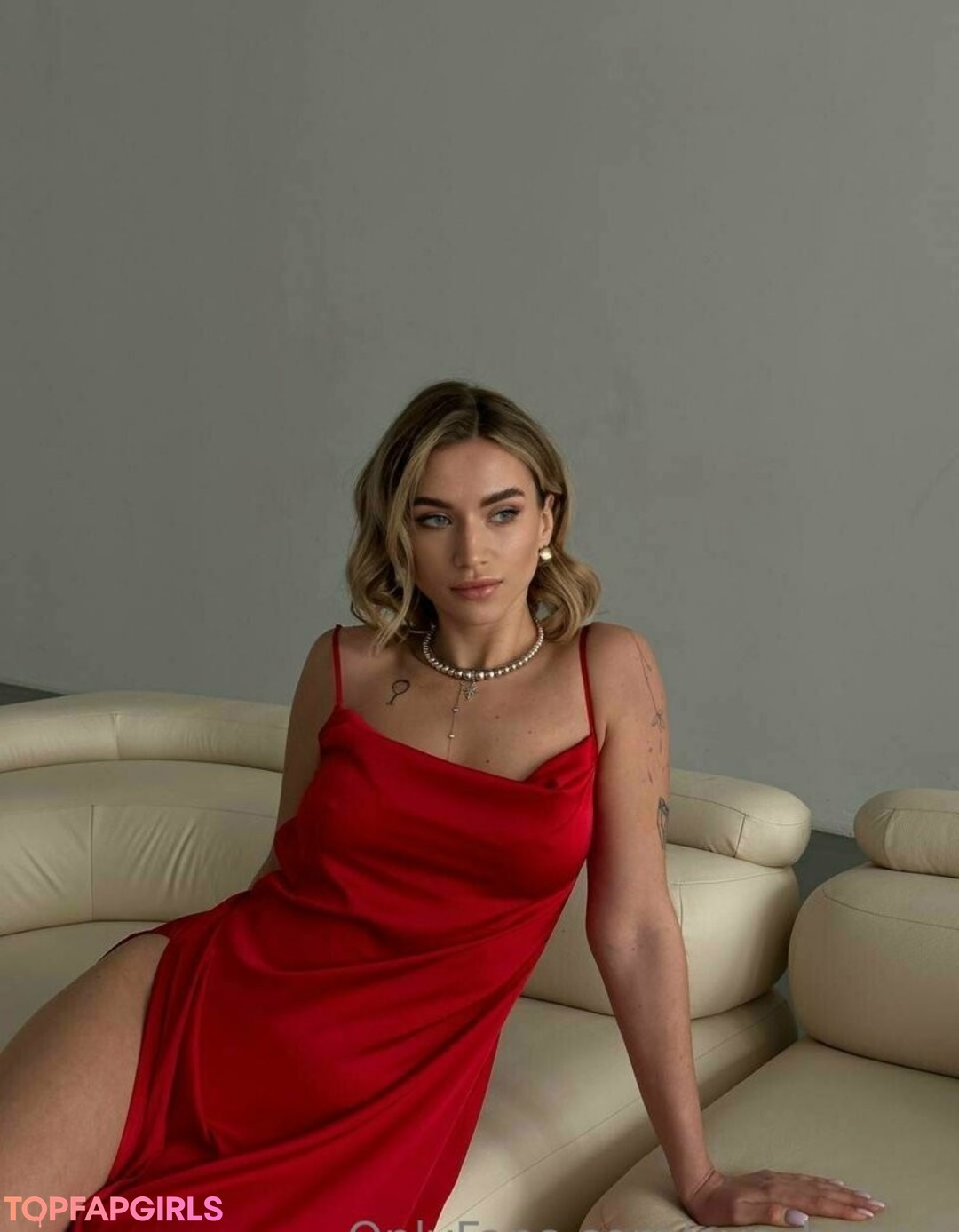 bloody lady pornographic model pictures