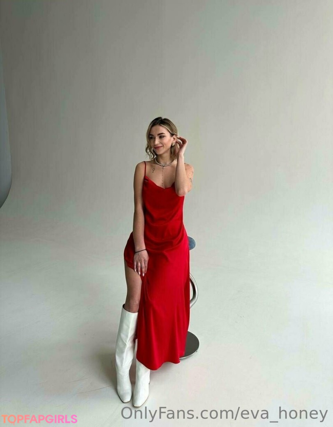 bloody lady model art pic