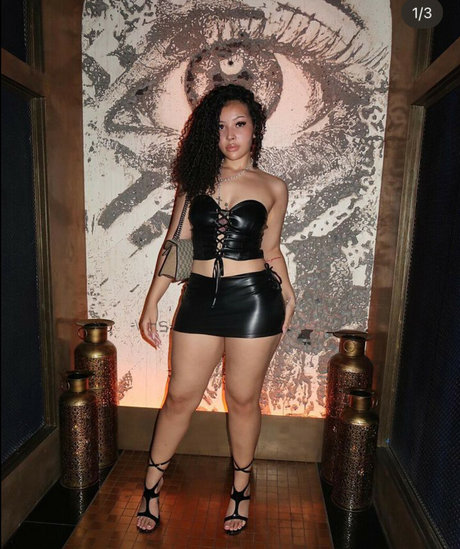 babe brunette onlyfans sexy nude pics