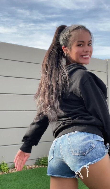 Fuzzybear erotic pornstar image