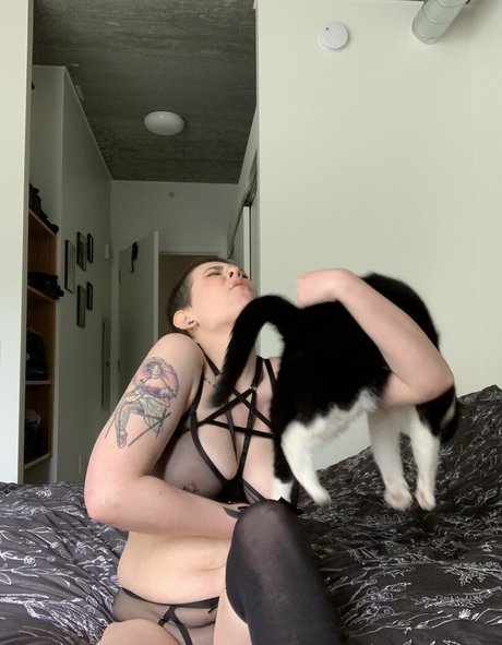 Luna Larei free pornstar pictures