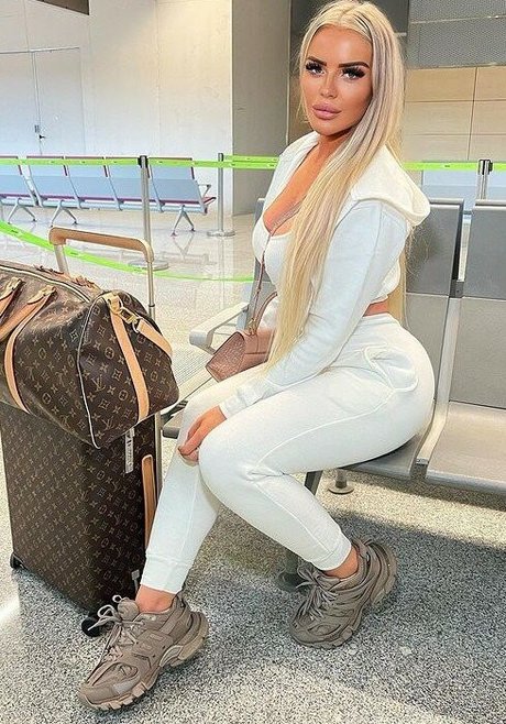 blonde cougar onlyfans sexy naked pic