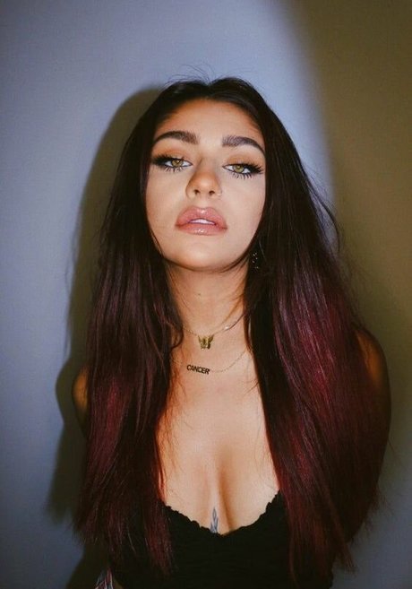 Andrea Russett top pornstar gallery