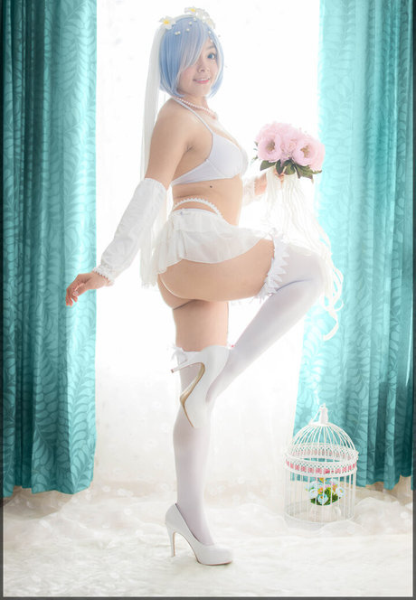 Hitomi Locks model pretty image