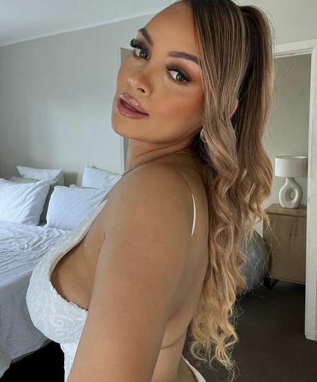 Karina Atavenitia adult model pictures