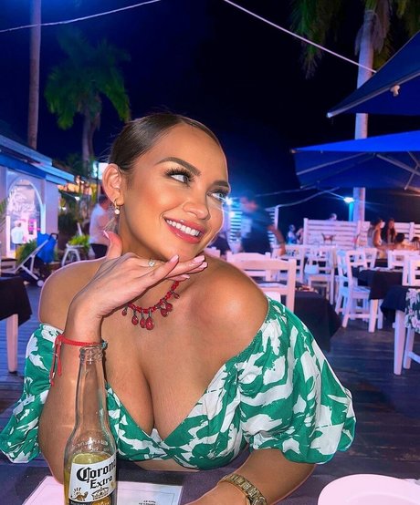 Karina Atavenitia star erotic pics