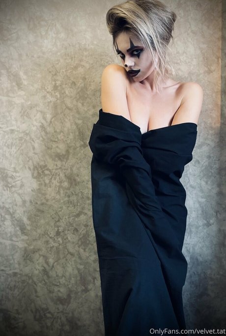 velvet tat top star photos