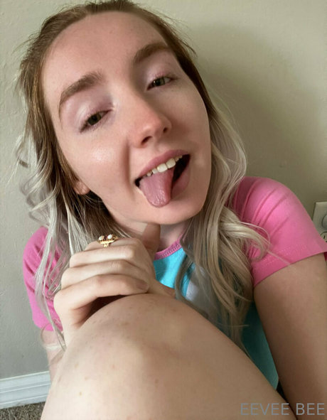 Eevee Bee star pornographic picture