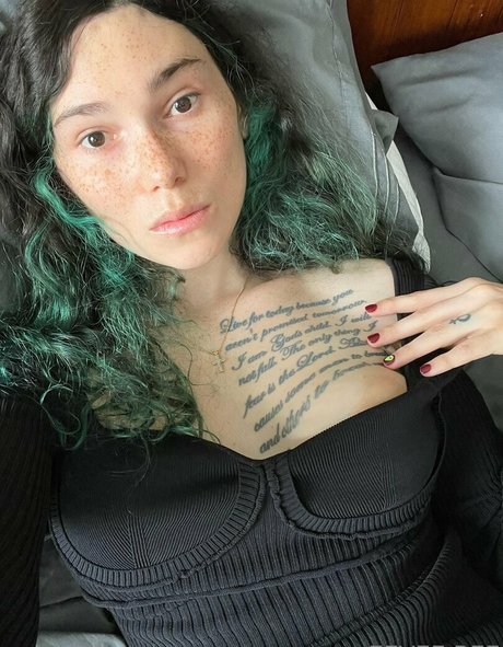 Eevee Bee erotic star pictures