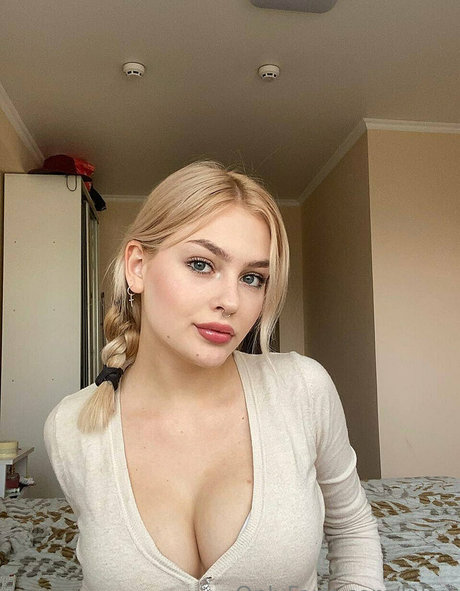 lilaxshy beautiful pornstar picture