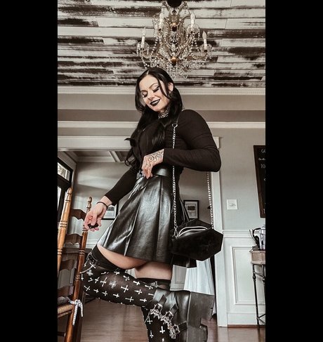 yourfavlittledemon pornstar naked photo