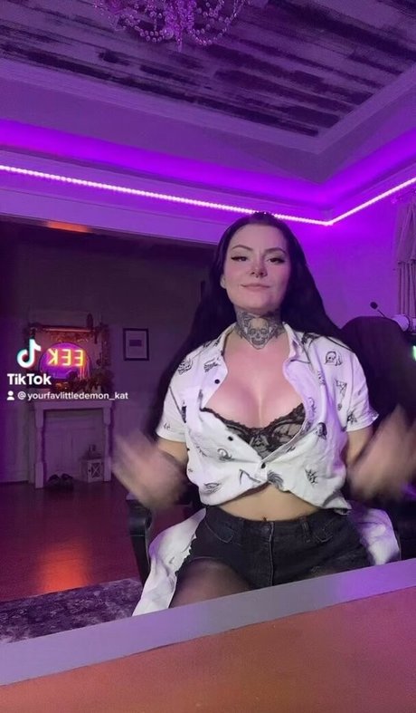 yourfavlittledemon model top images