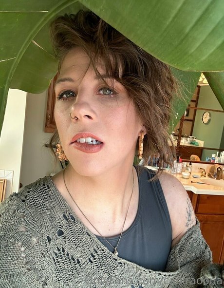 cahiraoona naked star archive