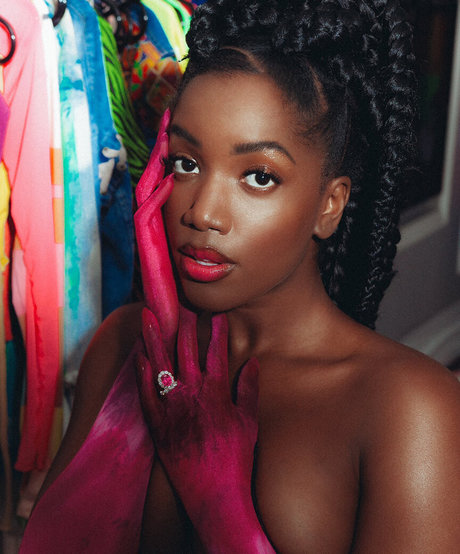 Izza Cantora star top picture