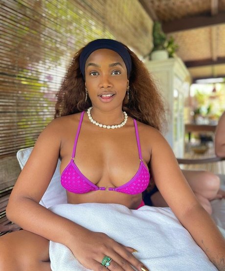 Izza Cantora pornstar sexy pic