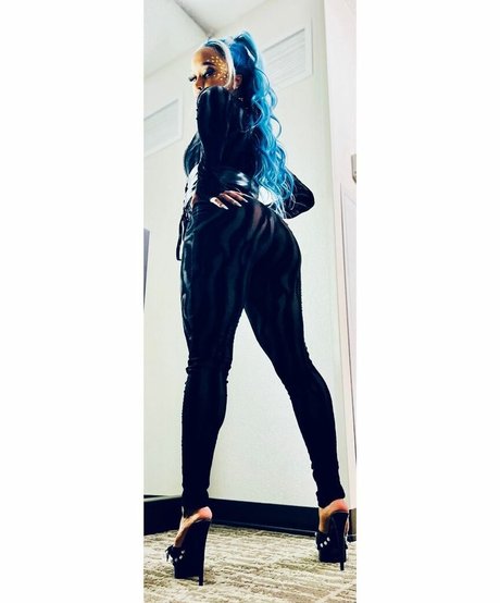 Kiera Hogan exclusive model galleries