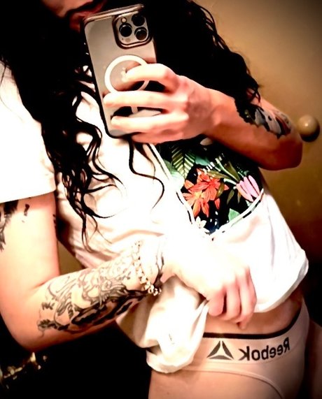 LEXI FOX art star photos