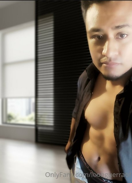 Leon Guerra pornstar naked img