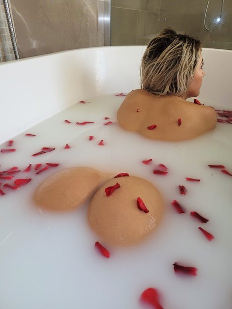 laylascarlett22 star art gallery