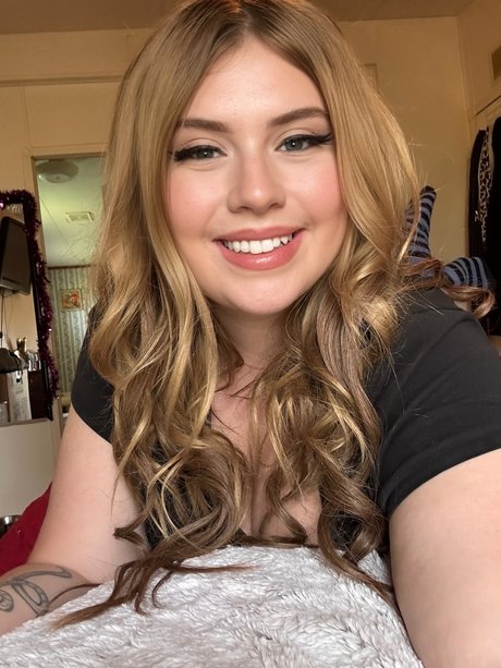 LilAK free model picture