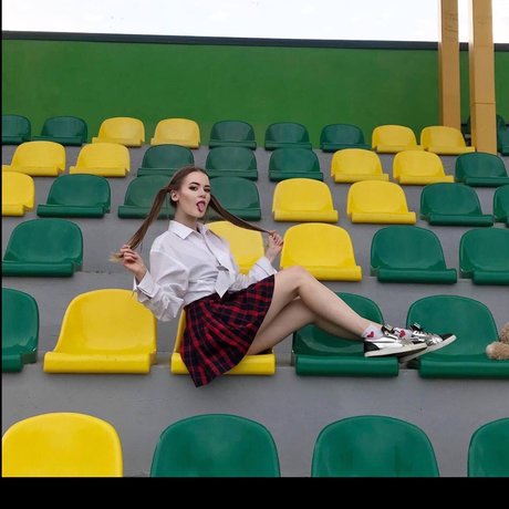 Lil Barbie beautiful pornstar pic