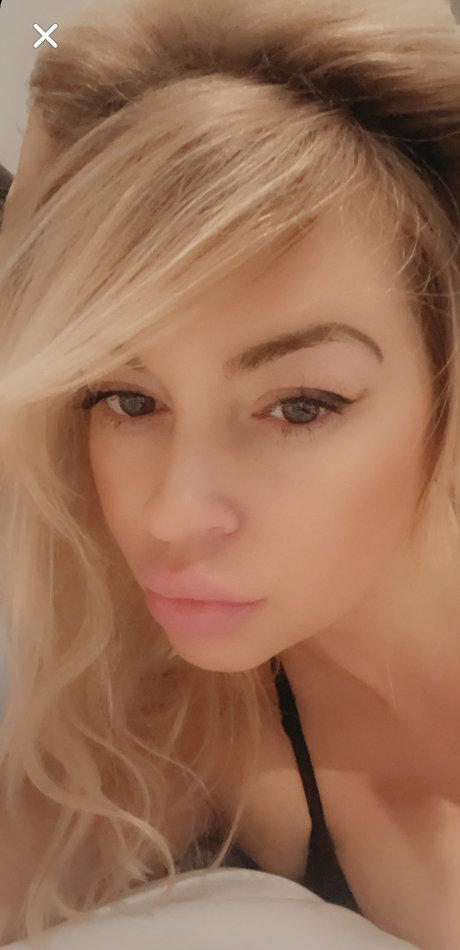 Vanessa Love naked pornstar photo