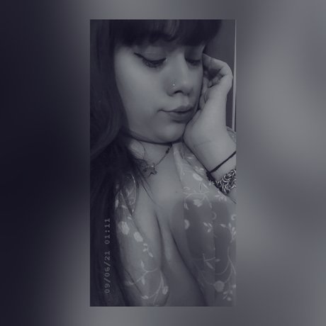 Looolii pornographic model pic