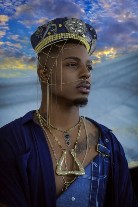 LondonEscada model top pic