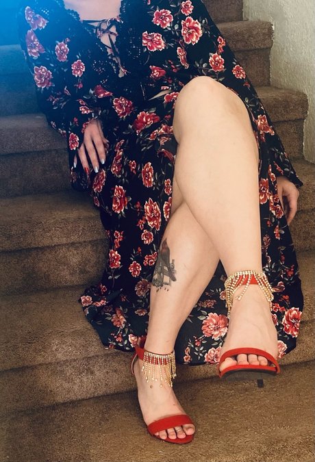 Lizzy Wine beautiful star pic