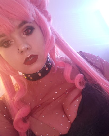 Lunarevergreen pretty model image